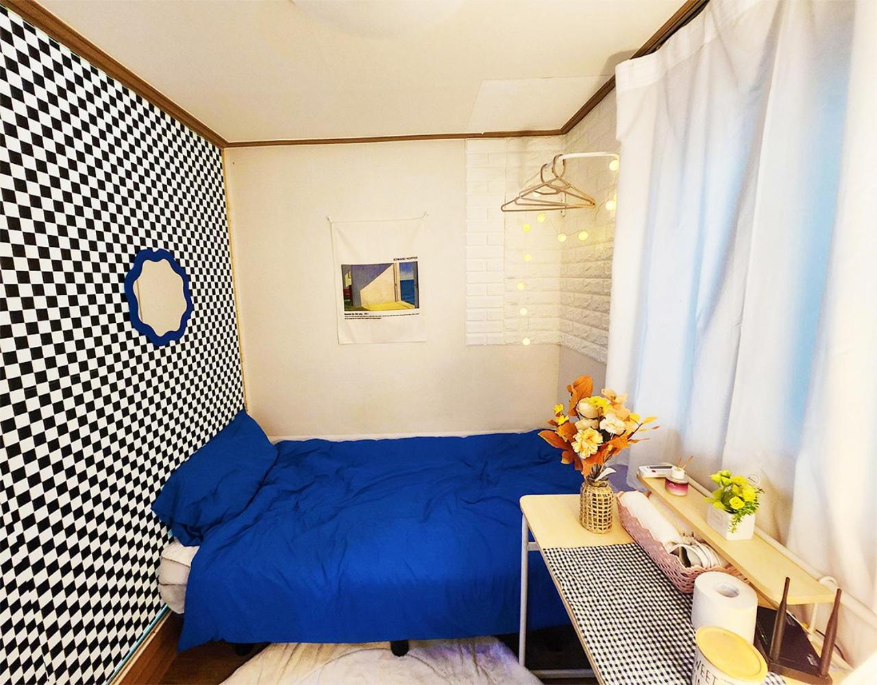 Nine Rod Hostel *